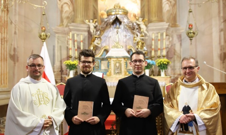 Młodzież pijarska i udzielenie posług w naszym kościele