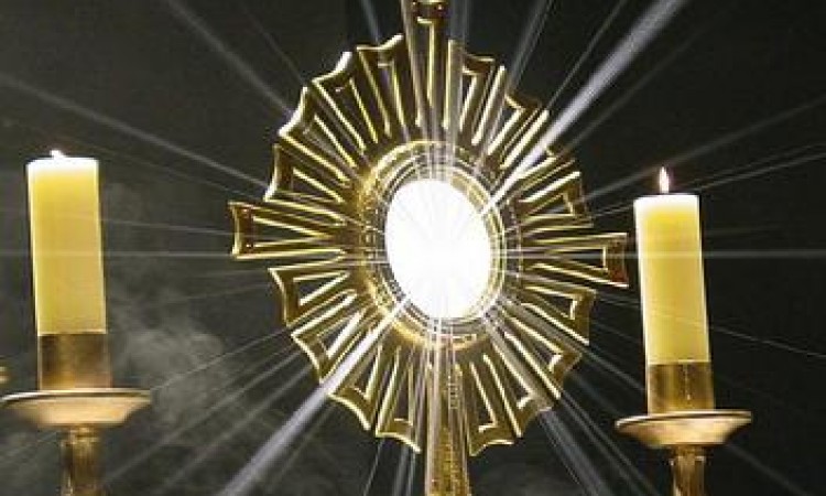 Czwartkowe Adoracje Najświętszego Sakramentu w naszym kościele - zapraszamy do modlitwy w ciszy